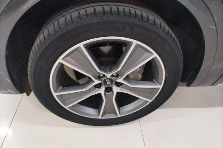Used Audi Q5L Sportback 2022 40 TFSI Luxury Model Left Front Wheel Hub