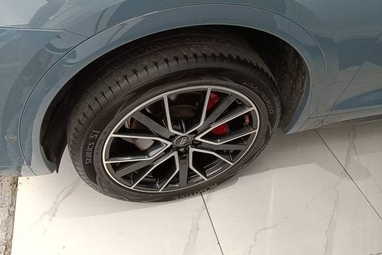 Used Audi Q5L Sportback 2022 40 TFSI RS Package Performance Model Left Front Wheel Hub