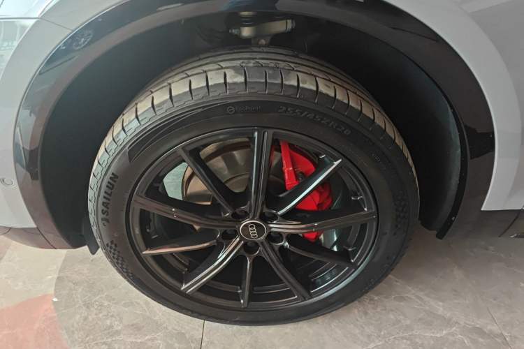 Used Audi Q5L Sportback 2022 Revised Version 45 TFSI Prestige Edition Left Front Wheel Hub