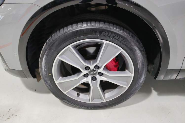 Used Audi Q5L Sportback 2022 Updated 45 TFSI Luxury Edition Left Front Wheel Hub