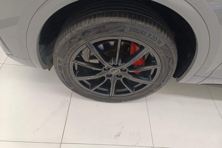 Used Audi Q5L Sportback 2022 40 TFSI Fashion Model Left Front Wheel Hub