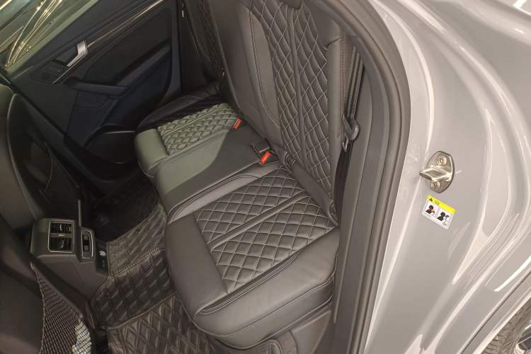 Used Audi Q5L Sportback 2022 40 TFSI Fashion Model Left Rear Seat