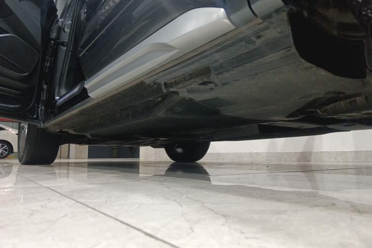Used Audi Q5L Sportback 2022 40 TFSI Luxury Model Left Side Sill