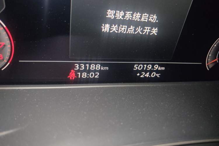 Used Audi Q5L Sportback 2022 40 TFSI Luxury Model Odometer Close Up