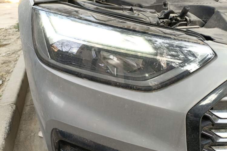 Used Audi Q5L Sportback 2022 40 TFSI Luxury Model Right Front Headlight