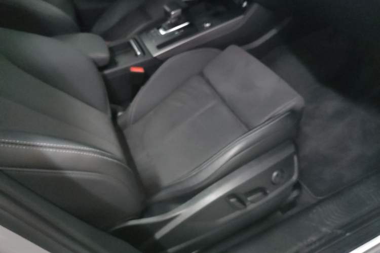 Used Audi Q5L Sportback 2022 Updated 45 TFSI Luxury Edition Right Front Seat