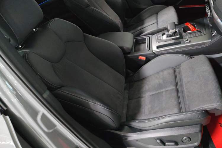 Used Audi Q5L Sportback 2022 Updated 45 TFSI Luxury Edition Right Front Seat