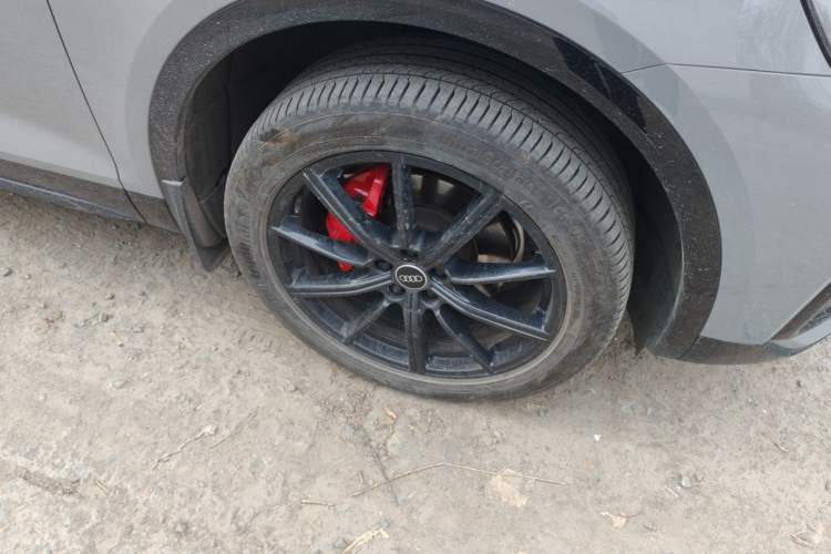 Used Audi Q5L Sportback 2022 40 TFSI RS Package Performance Model Right Front Wheel Hub