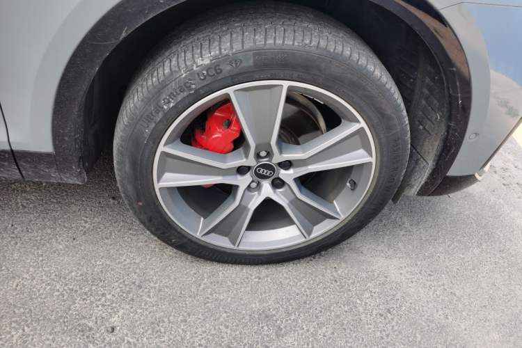 Used Audi Q5L Sportback 2022 Updated 40 TFSI Luxury Edition Right Front Wheel Hub