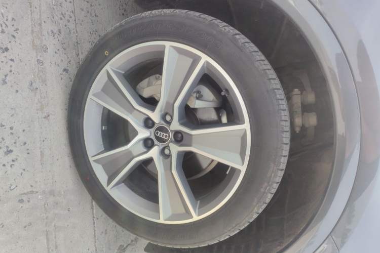 Used Audi Q5L Sportback 2022 40 TFSI Luxury Model Right Front Wheel Hub