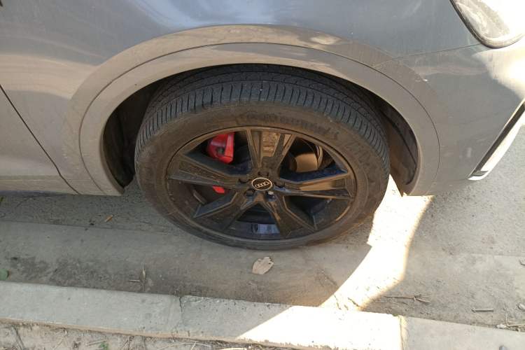 Used Audi Q5L Sportback 2022 40 TFSI Luxury Model Right Front Wheel Hub