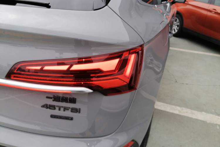 Used Audi Q5L Sportback 2022 45 TFSI Luxury Model Right Rear Taillight