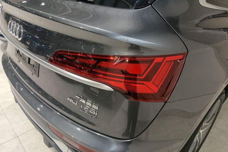 Used Audi Q5L Sportback 2022 40 TFSI Luxury Model Right Rear Taillight
