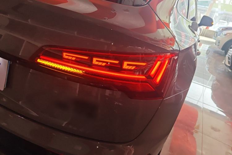 Used Audi Q5L Sportback 2022 Revised Version 45 TFSI Prestige Edition Right Rear Taillight