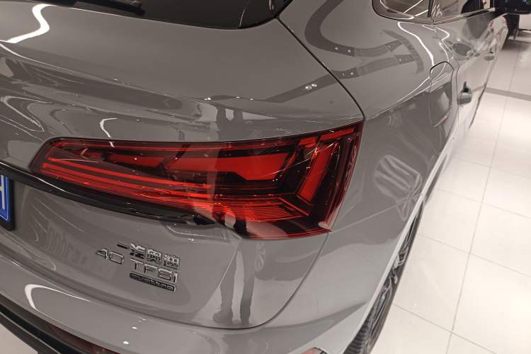 Used Audi Q5L Sportback 2022 40 TFSI Fashion Model Right Rear Taillight