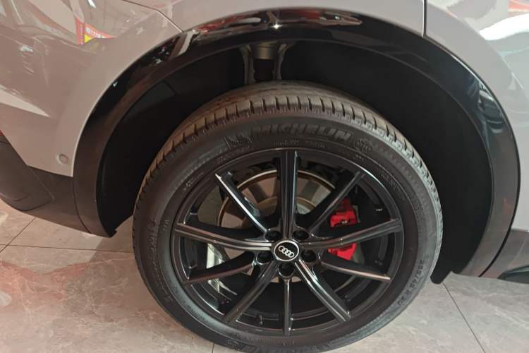Used Audi Q5L Sportback 2022 Revised Version 45 TFSI Prestige Edition Right Rear Wheel Hub