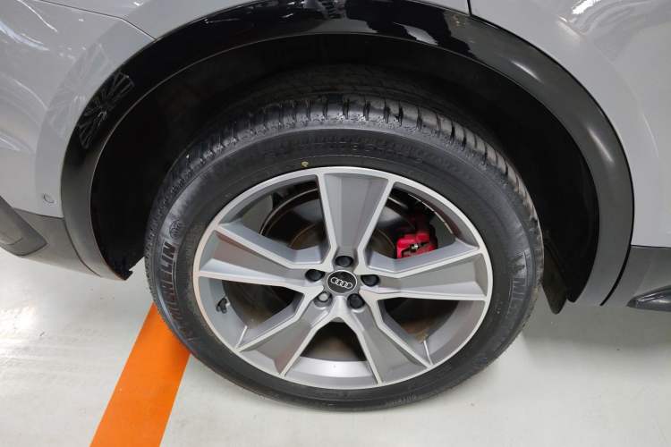 Used Audi Q5L Sportback 2022 Updated 45 TFSI Luxury Edition Right Rear Wheel Hub