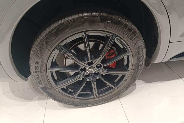 Used Audi Q5L Sportback 2022 40 TFSI Fashion Model Right Rear Wheel Hub
