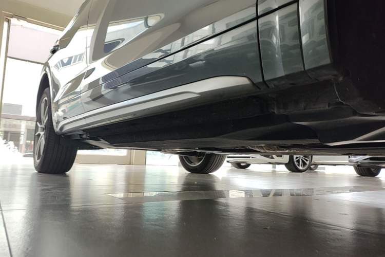 Used Audi Q5L Sportback 2022 40 TFSI Luxury Model Right Side Sill