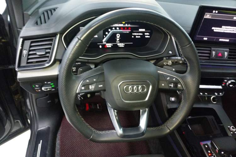 Used Audi Q5L Sportback 2022 40 TFSI Luxury Model Steering Wheel