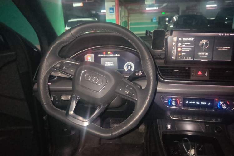 Used Audi Q5L Sportback 2022 40 TFSI Luxury Model Steering Wheel