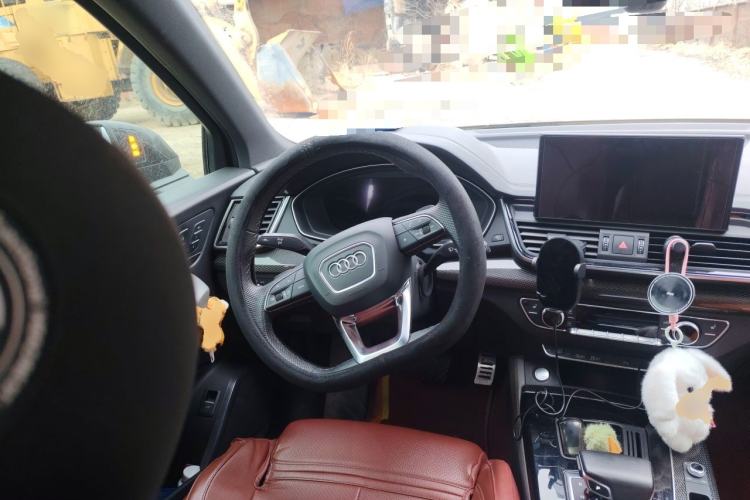 Used Audi Q5L Sportback 2022 40 TFSI RS Package Performance Model Steering Wheel