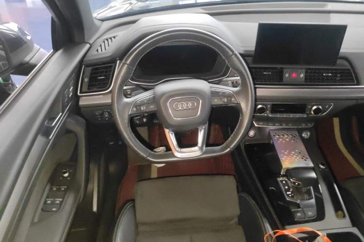 Used Audi Q5L Sportback 2022 40 TFSI Luxury Model Steering Wheel