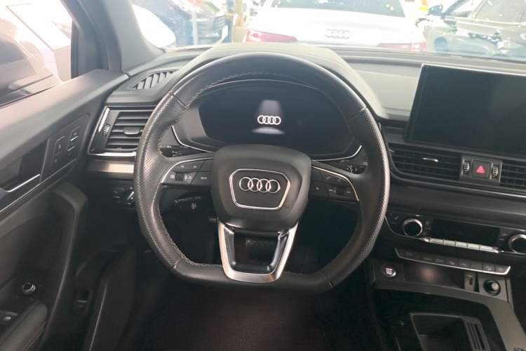 Used Audi Q5L Sportback 2022 40 TFSI Luxury Model Steering Wheel