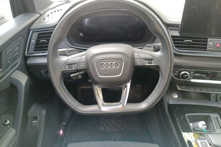 Used Audi Q5L Sportback 2022 40 TFSI Luxury Model Steering Wheel