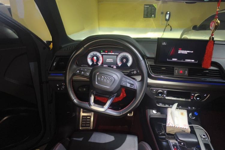 Used Audi Q5L Sportback 2022 Restyled 40 TFSI RS Kit Performance Version Steering Wheel
