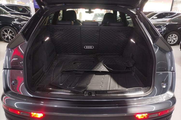 Used Audi Q5L Sportback 2022 40 TFSI Luxury Model Trunk