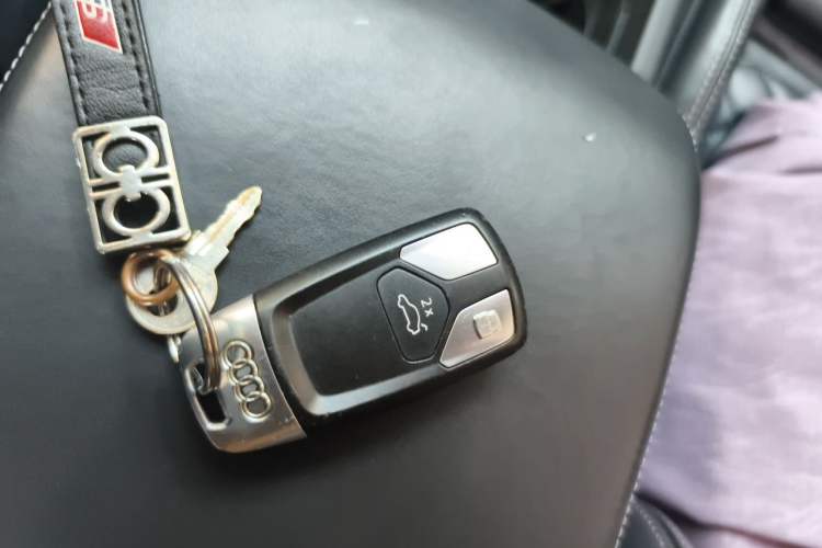 Used Audi Q5L Sportback 2022 40 TFSI Luxury Model Vehicle Key