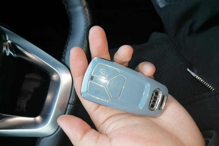 Used Audi Q5L Sportback 2022 45 TFSI Luxury Model Vehicle Key