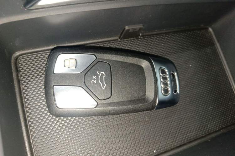 Used Audi Q5L Sportback 2022 40 TFSI Luxury Model Vehicle Key