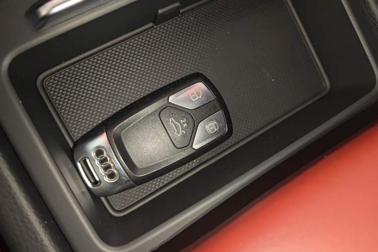 Used Audi Q5L Sportback 2022 Revised Version 45 TFSI Prestige Edition Vehicle Key