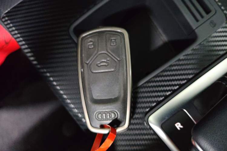 Used Audi Q5L Sportback 2022 Updated 45 TFSI Luxury Edition Vehicle Key