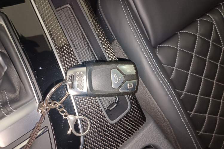 Used Audi Q5L Sportback 2022 40 TFSI Fashion Model Vehicle Key