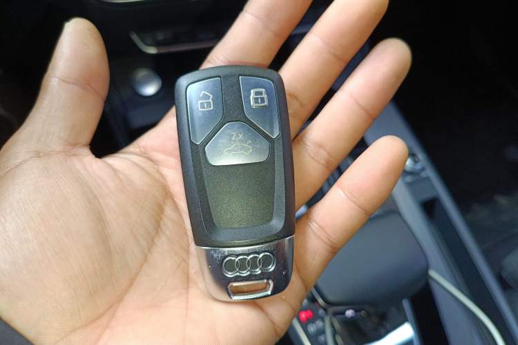 Used Audi Q5L Sportback 2022 40 TFSI Luxury Model Vehicle Key