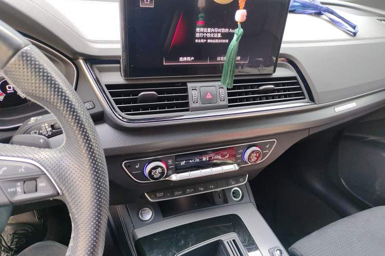 Used Audi Q5L Sportback 2022 40 TFSI Luxury Model Audio And AC Panel