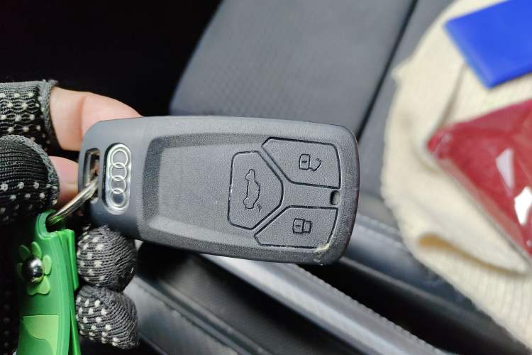 Used Audi Q5L Sportback 2022 40 TFSI Luxury Model Vehicle Key
