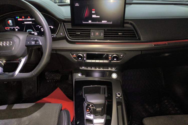 Used Audi Q5L Sportback 2022 Updated 40 TFSI Luxury Edition Audio And AC Panel