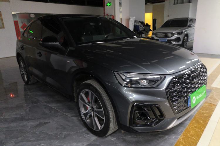 Used Audi Q5L Sportback 2022 Updated 40 TFSI Luxury Edition Front Right 45 Deg