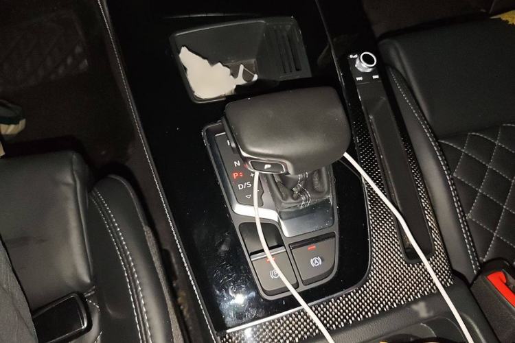 Used Audi Q5L Sportback 2022 40 TFSI Luxury Model Gear Lever
