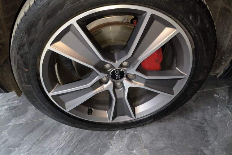 Used Audi Q5L Sportback 2022 Updated 40 TFSI Luxury Edition Left Front Wheel Hub