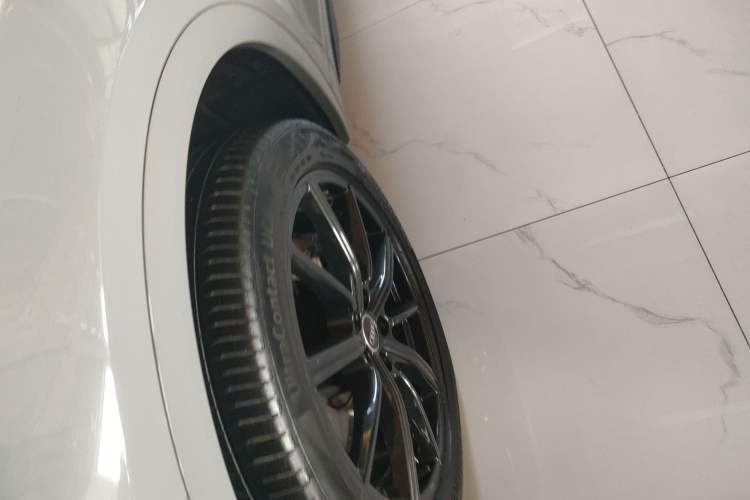 Used Audi Q5L Sportback 2022 40 TFSI Luxury Model Left Front Wheel Hub