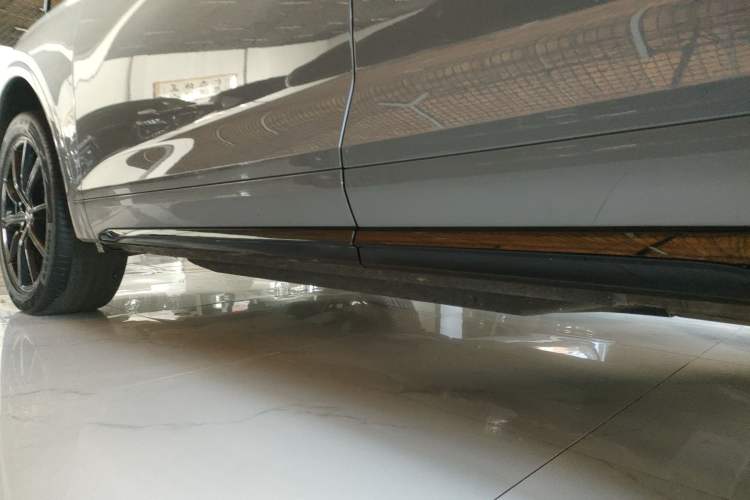 Used Audi Q5L Sportback 2022 40 TFSI Luxury Model Left Side Sill