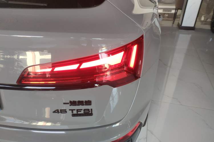 Used Audi Q5L Sportback 2022 40 TFSI Luxury Model Right Rear Taillight