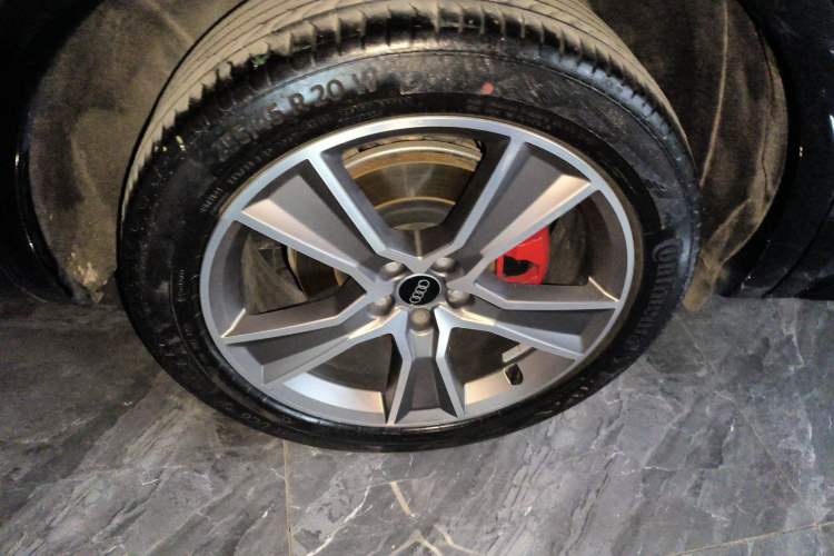 Used Audi Q5L Sportback 2022 Updated 40 TFSI Luxury Edition Right Rear Wheel Hub
