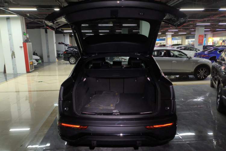Used Audi Q5L Sportback 2022 Updated 40 TFSI Luxury Edition Trunk