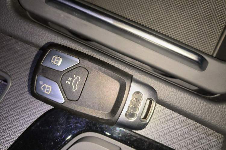 Used Audi Q5L Sportback 2022 Updated 40 TFSI Luxury Edition Vehicle Key